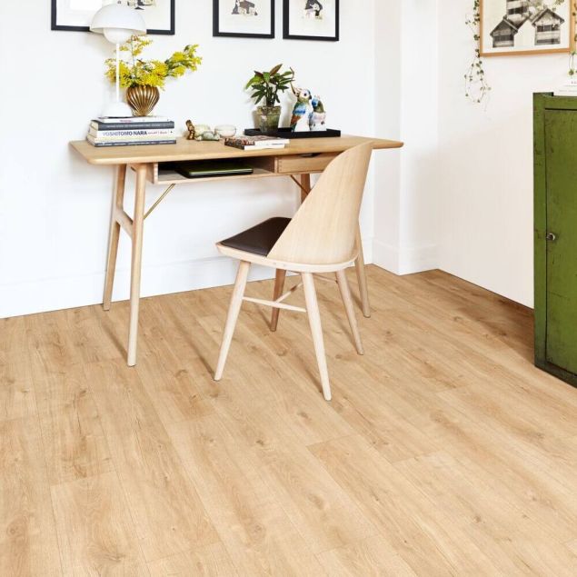 Orla - Samuel Dryback room shot with a desk